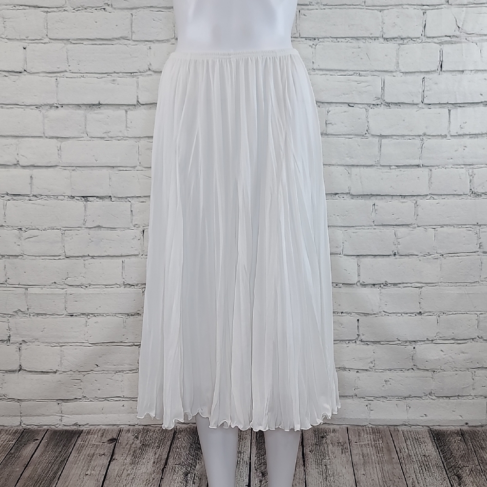 Versona Elegant Flowy Classic Boutique All Over Pleated A-Line Midi Skirt White